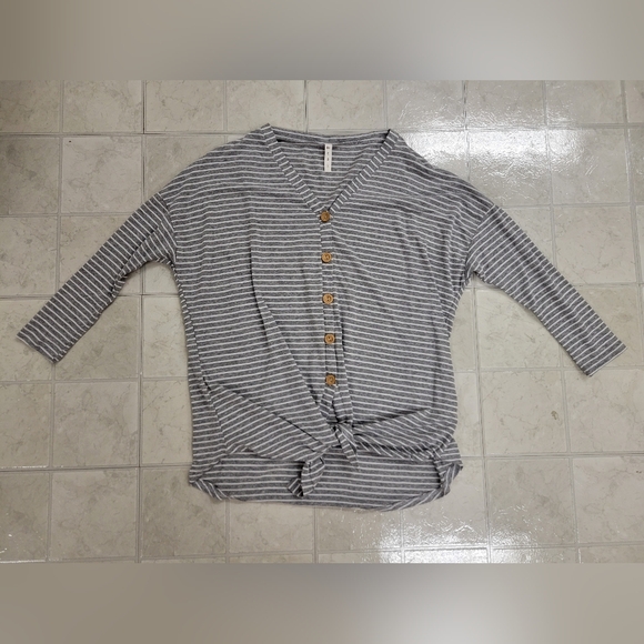 M.T.S Gray Striped Button-Down Tie Top Size Small - Picture 1 of 6